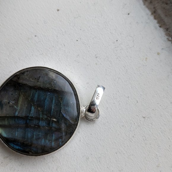 Beautiful blue labradorite - Picture 2 of 2